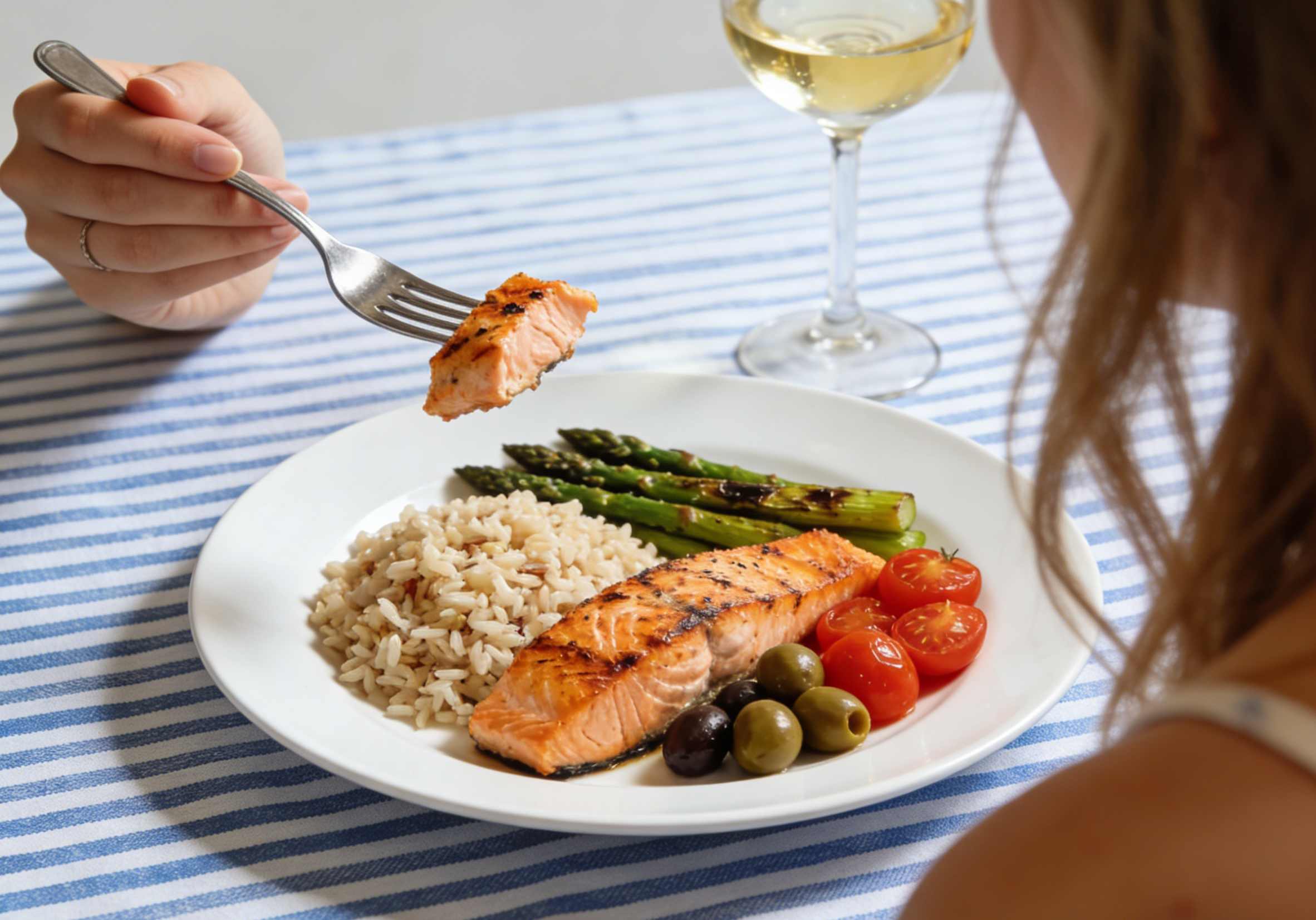 Frequent socializing and a love of seafood: How to prevent uric acid spikes? Keep this 