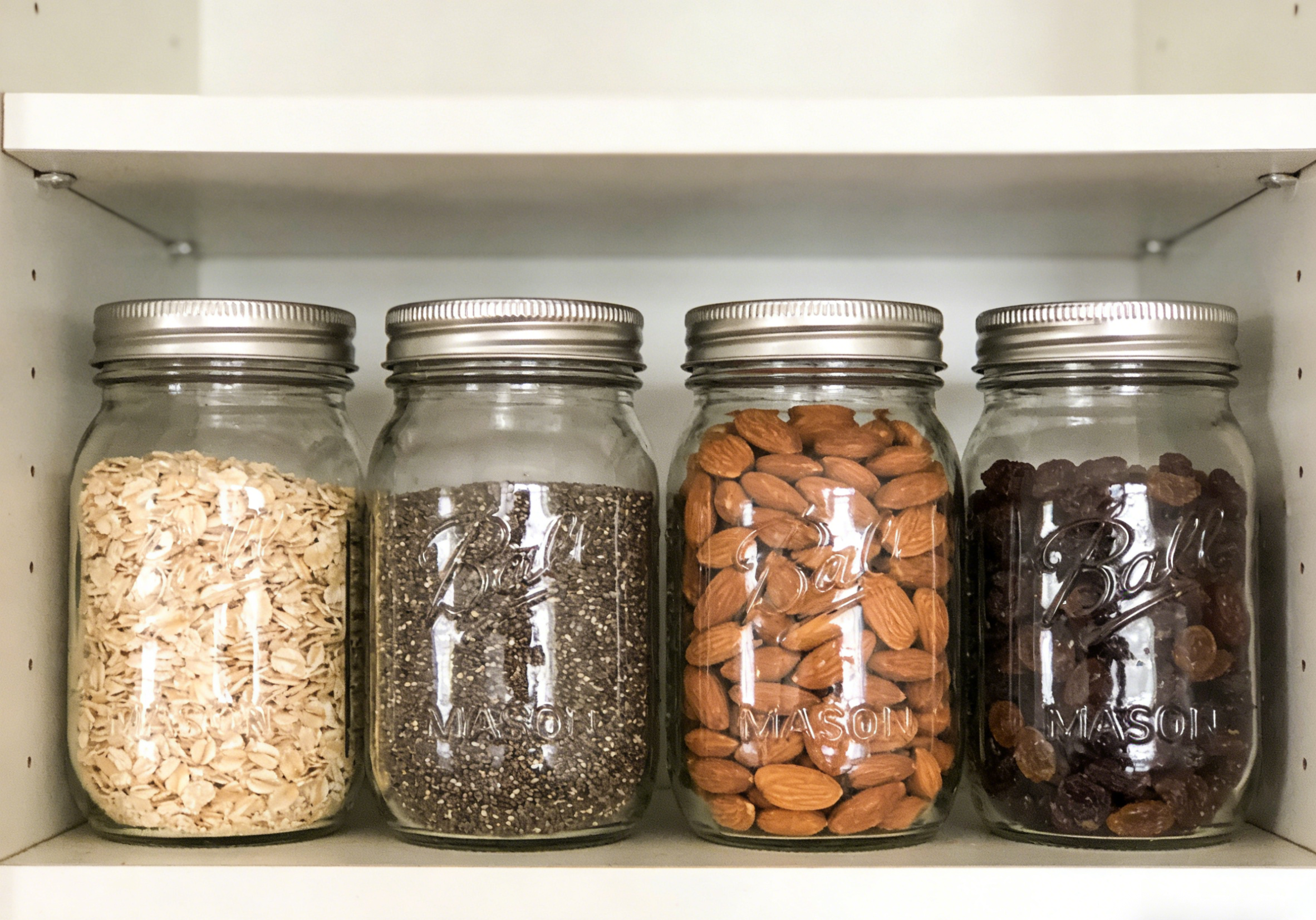 A big belly is a major problem for women; eating more lemons can help with weight loss.