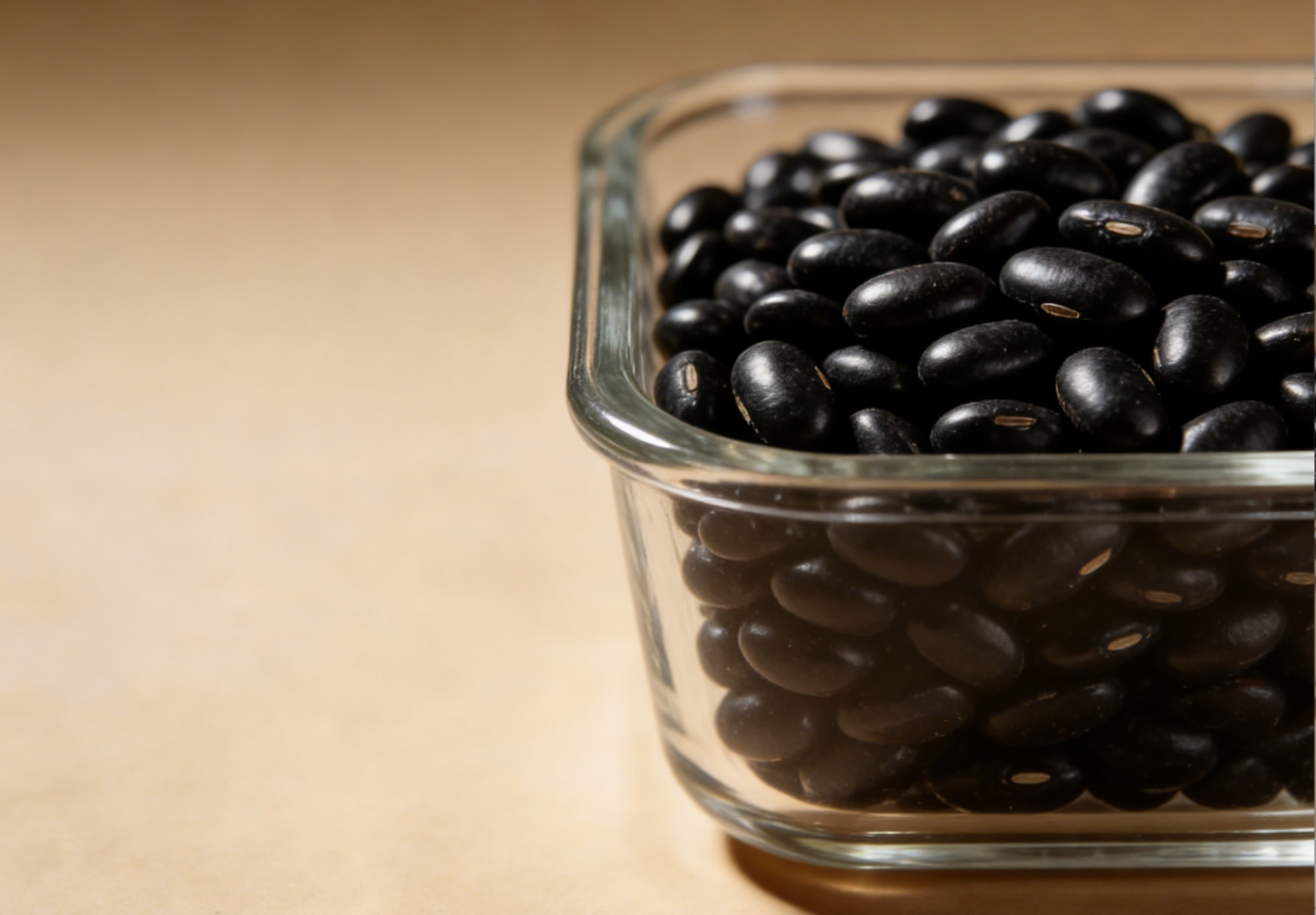 Analysis of the effects of black beans on lowering blood pressure, blood sugar, and cholesterol, along with two recommended nutritious recipes.