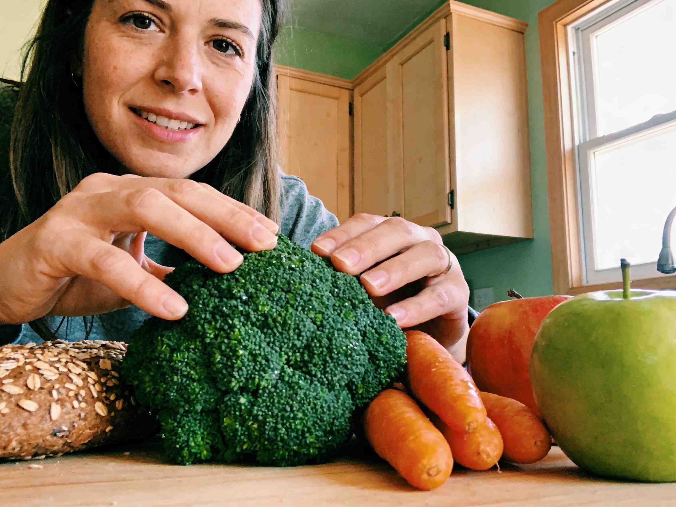 The corrosive effects of "bad fats" and vascular crises: Family cases of hyperlipidemia and dietary defenses